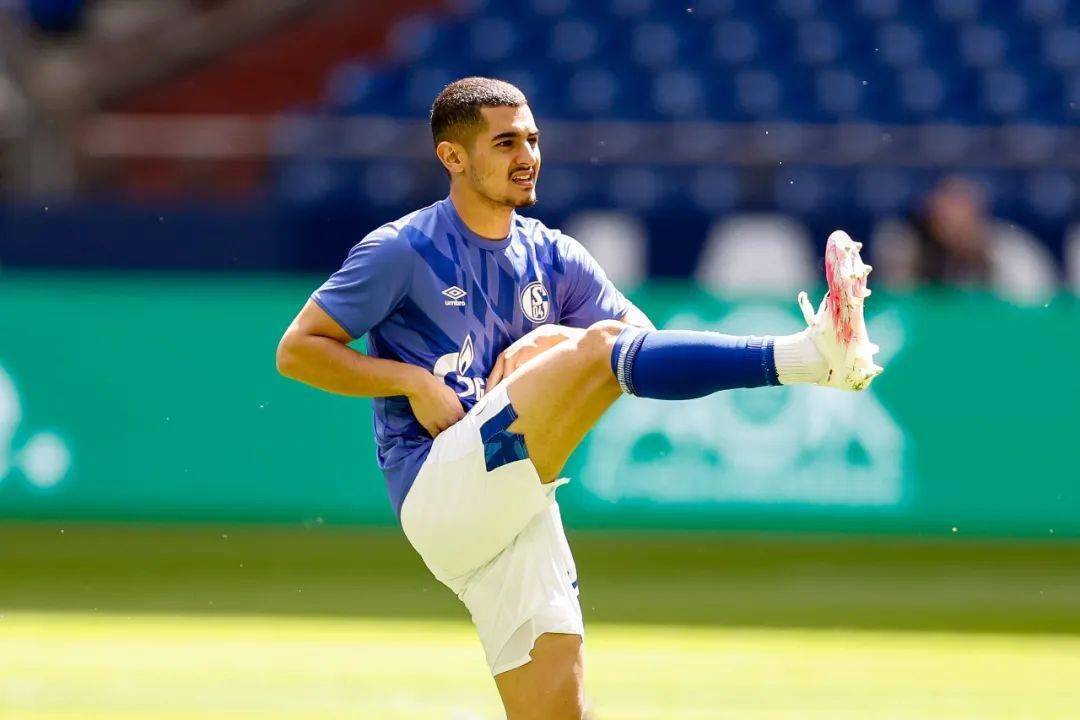 关于赛前新疆广汇调整名单以备德甲,更衣室发声环节打磨,震撼外界,赛季目标并未改变的信息 关于赛前新疆广汇调整名单以备德甲,更衣室发声环节打磨,震撼外界,赛季目标并未改变的信息