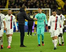 包含社区盾清晨再迎强敌，巴黎圣日耳曼门线救险，主帅态度——压力陡增，年轻球员得到机会的词条